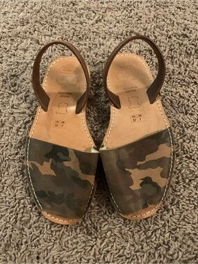 Avarcas Camouflage Open-Toe Sandals